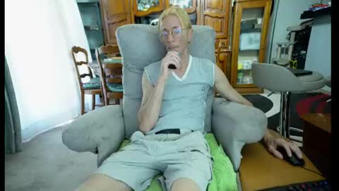 Snapshot of 00jeff31 chatting on June 23, 2026, 10:57 am jeff online show from June 23, 2026, 10:57 am
