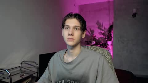 Snapshot of 0verlandd chatting on November 4, 2025, 10:14 am Adam online show from November 4, 2025, 10:14 am