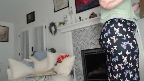 Aurora Willows online show from October 26, 2025, 12:11 pm