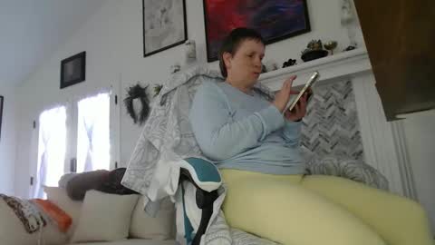 Aurora Willows online show from January 6, 2026, 6:44 pm