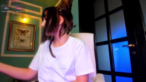 Moona  online show from October 28, 2025, 1:47 pm