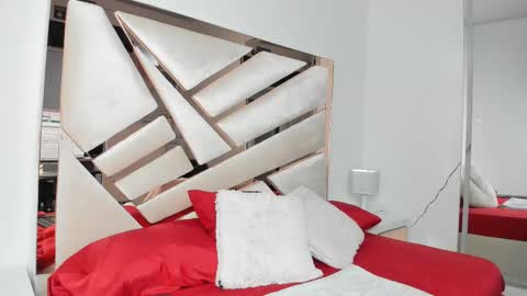 Snapshot of 1naughty_milf chatting on February 9, 2025, 8:02 pm Luisa online show from February 9, 2025, 8:02 pm