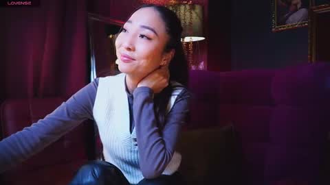 Rei online show from November 20, 2025, 1:33 pm