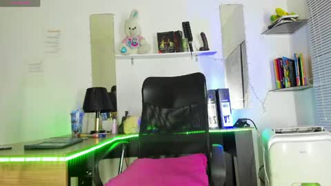1sweetvaleria1 online show from May 19, 2026, 1:56 am