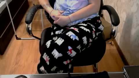 Snapshot of 1your_hot_girls chatting on October 24, 2025, 7:21 pm 1your_hot_girls online show from October 24, 2025, 7:21 pm