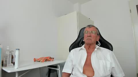 Henk online show from May 4, 2026, 1:18 pm