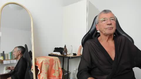 Snapshot of 200gentleman chatting on August 4, 2026, 3:03 pm Henk online show from August 4, 2026, 3:03 pm