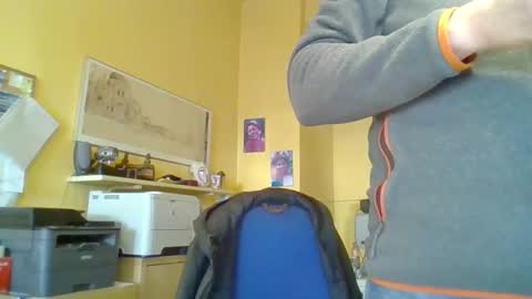 Snapshot of 22esserre chatting on December 18, 2024, 10:40 am 22esserre online show from December 18, 2024, 10:40 am