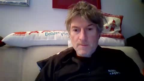 Snapshot of 22esserre chatting on December 23, 2024, 10:12 pm 22esserre online show from December 23, 2024, 10:12 pm