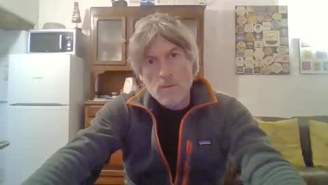 Snapshot of 22esserre chatting on January 10, 2025, 3:27 pm 22esserre online show from January 10, 2025, 3:27 pm