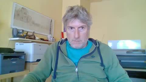 Snapshot of 22esserre chatting on September 18, 2025, 10:17 am 22esserre online show from September 18, 2025, 10:17 am