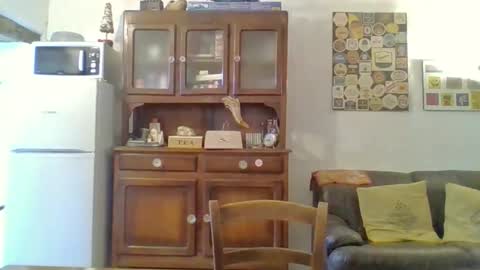 22esserre online show from April 8, 2026, 11:32 am