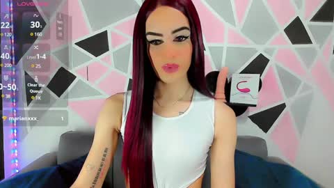 IVANA SICONYKS online show from February 14, 2025, 9:32 pm