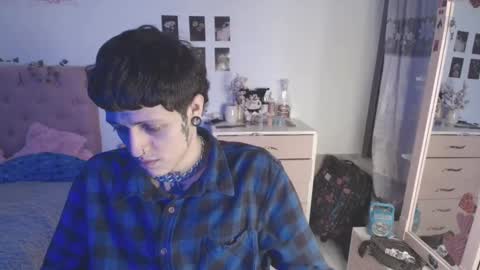 Snapshot of 2cb0y chatting on October 15, 2025, 9:26 pm  BAD  online show from October 15, 2025, 9:26 pm
