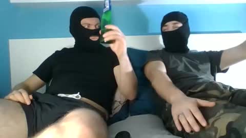 Snapshot of 2frenchfriends chatting on October 28, 2025, 8:11 pm 2frenchfriends online show from October 28, 2025, 8:11 pm