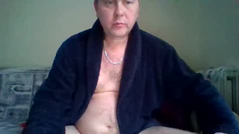 Snapshot of 2ndlipeater chatting on October 9, 2025, 6:55 am Girts online show from October 9, 2025, 6:55 am