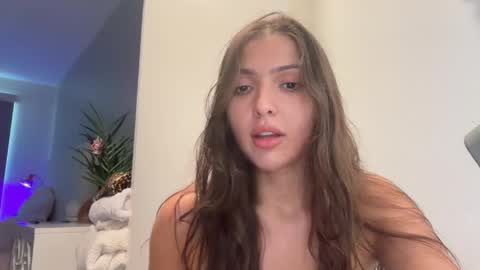 Snapshot of 3hole chatting on May 19, 2026, 8:15 pm Venus Raee online show from May 19, 2026, 8:15 pm