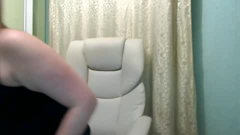 Snapshot of 3sweetcandy3 chatting on June 19, 2026, 10:46 pm 3sweetcandy3 online show from June 19, 2026, 10:46 pm