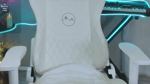 Snapshot of 4ever_dude chatting on December 4, 2024, 6:11 am Andrew online show from December 4, 2024, 6:11 am