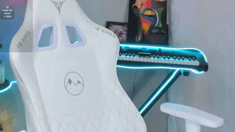 Snapshot of 4ever_dude chatting on December 29, 2024, 3:33 am Andrew online show from December 29, 2024, 3:33 am