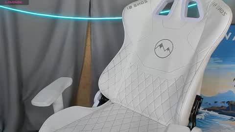 Snapshot of 4ever_dude chatting on November 5, 2025, 6:24 am Andrew online show from November 5, 2025, 6:24 am