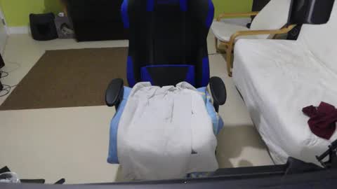 Larese Carlo online show from October 28, 2025, 2:04 am