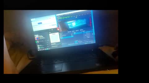 Snapshot of 5minuescum chatting on November 3, 2025, 11:15 pm RecentBison online show from November 3, 2025, 11:15 pm