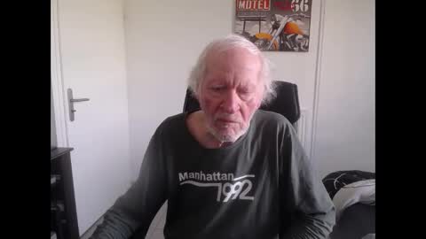 Snapshot of 73yves chatting on April 26, 2026, 7:50 am 73yves online show from April 26, 2026, 7:50 am