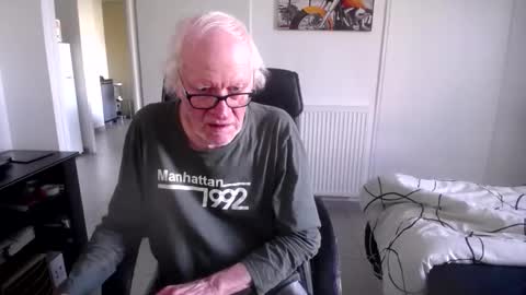 Snapshot of 73yves chatting on May 8, 2026, 5:46 am 73yves online show from May 8, 2026, 5:46 am