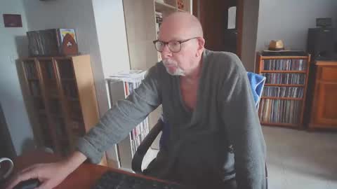  Papi  online show from October 14, 2025, 7:20 am