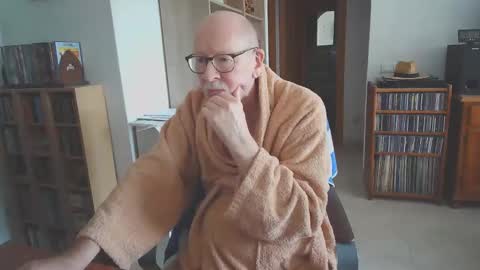  Papi  online show from November 13, 2025, 9:08 am