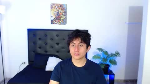 zyan online show from December 3, 2025, 1:53 pm