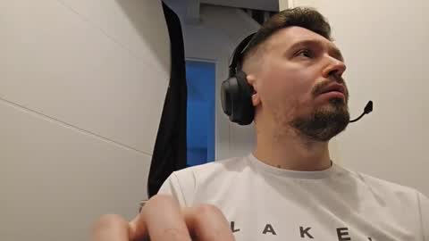 8inchdude93 online show from April 21, 2026, 7:58 am