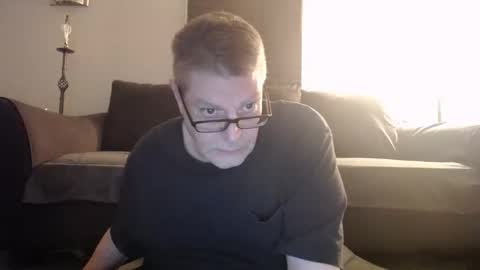 Snapshot of 989guy chatting on April 17, 2026, 10:35 pm 989guy online show from April 17, 2026, 10:35 pm