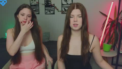 Snapshot of _52_ chatting on January 20, 2025, 1:32 pm EMILY AND  MARCUS online show from January 20, 2025, 1:32 pm