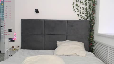 Snapshot of _52_ chatting on November 3, 2025, 3:41 am EMILY AND  MARCUS online show from November 3, 2025, 3:41 am