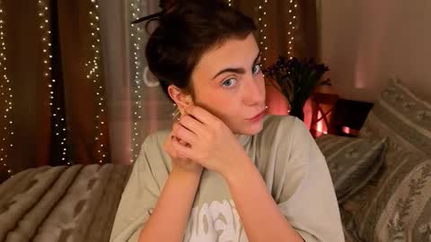 Snapshot of _a_n_n_y_ chatting on December 20, 2025, 9:11 pm Willow online show from December 20, 2025, 9:11 pm