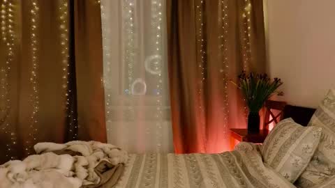 Snapshot of _a_n_n_y_ chatting on December 22, 2025, 9:12 pm Willow online show from December 22, 2025, 9:12 pm