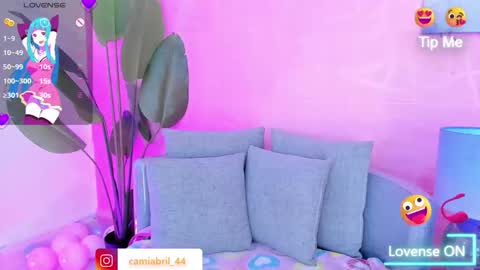 Abril  online show from December 15, 2025, 11:20 pm