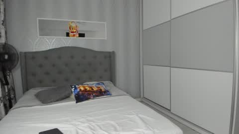 Adelle online show from December 7, 2024, 1:18 pm