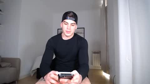 _aesthetic online show from April 11, 2026, 4:11 pm