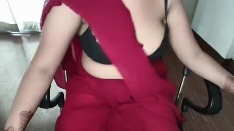 _aleena_ online show from October 13, 2025, 6:57 am