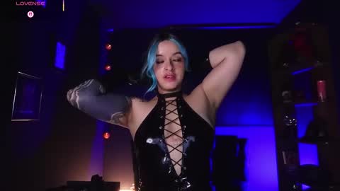 Snapshot of _alice_d chatting on November 3, 2025, 8:54 pm Miss Alice My internet sucks these days see you soon online show from November 3, 2025, 8:54 pm