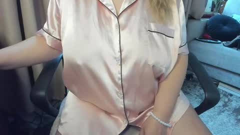 Snapshot of _alyssia_ chatting on May 15, 2026, 9:27 am lisa online show from May 15, 2026, 9:27 am