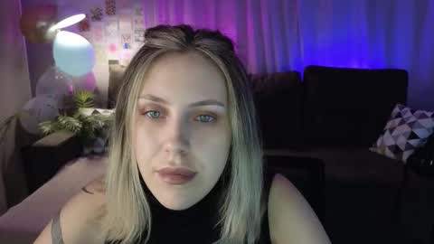 _amymoore_ online show from February 9, 2026, 1:53 am