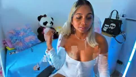 Snapshot of _analia chatting on December 10, 2024, 3:09 am Analia online show from December 10, 2024, 3:09 am