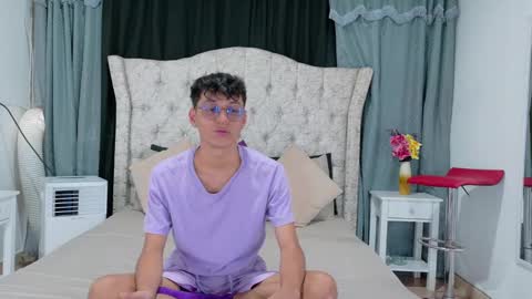 Snapshot of _andrew_williams chatting on December 3, 2024, 7:00 pm Andres online show from December 3, 2024, 7:00 pm
