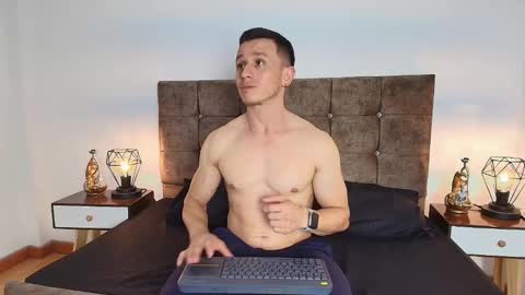 _andrewfalcon2 online show from January 18, 2025, 6:10 pm