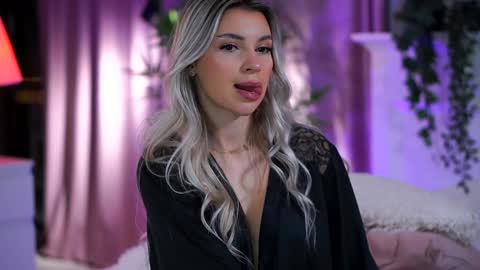 Arielle online show from December 3, 2024, 3:00 pm