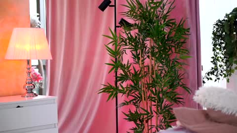 Arielle online show from February 6, 2025, 12:37 pm